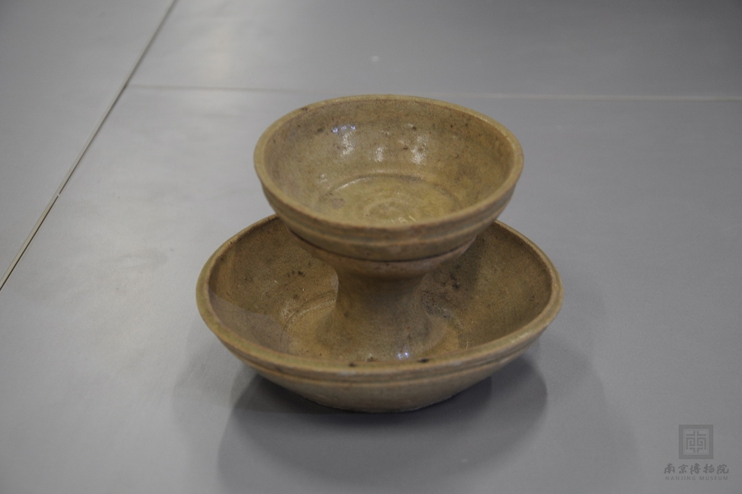 东晋青釉瓷灯盏