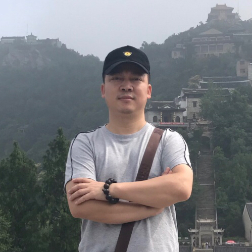  p>朱长安,笔名:大千浪人,1976年出生于武汉市黄陂