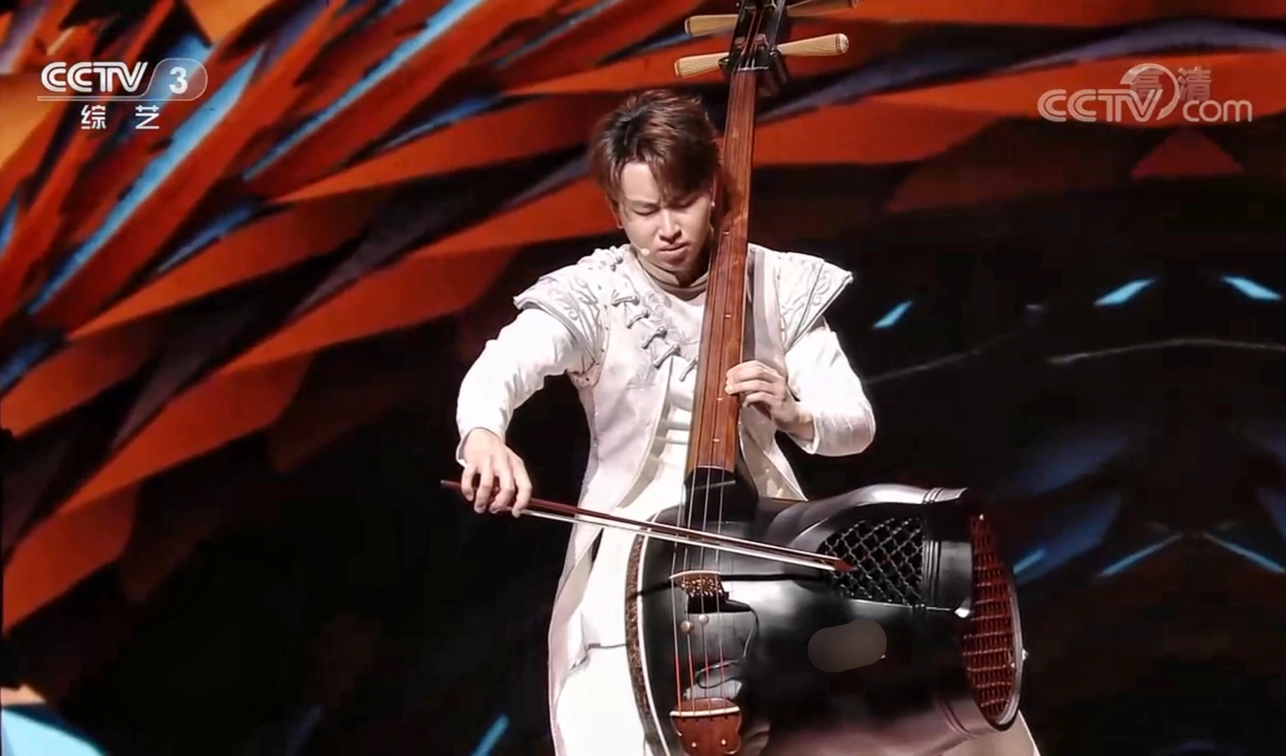  p data-id="gnwkwjv54f">革胡:一种音量较大,音域较宽的低音 a