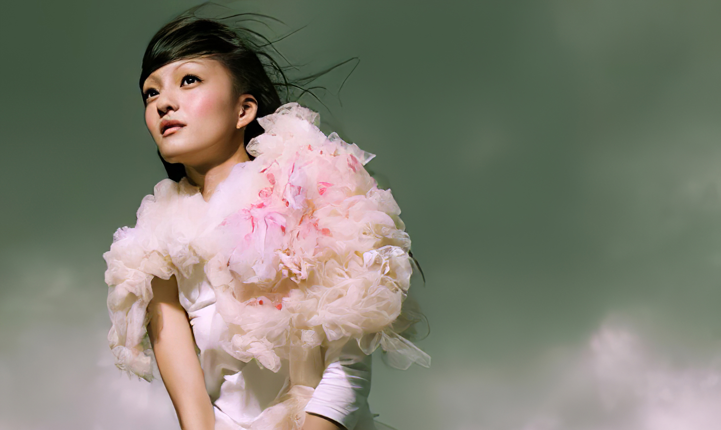 《欧若拉》为台湾女艺人 a target="_blank" href="/item/张韶涵