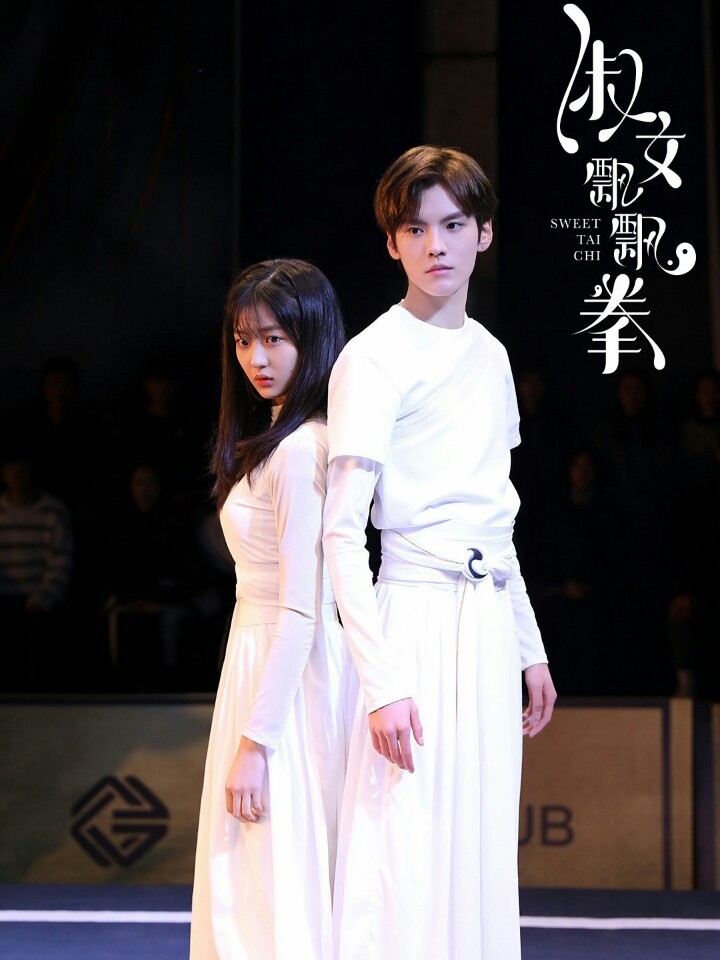  p data-id="gnb0eg9r83">萧笑, a target="