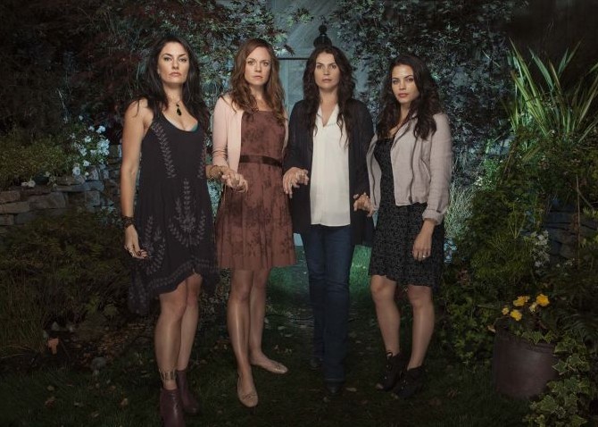 东区女巫第一季