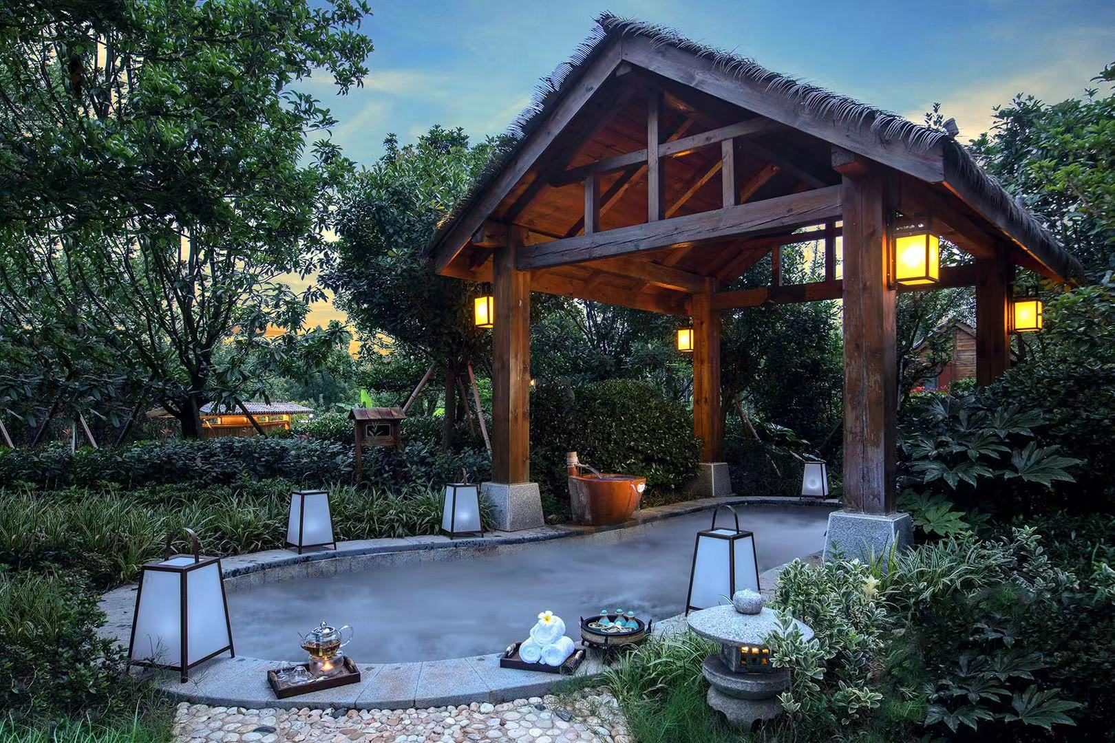  p>天屿湖温泉位于孝感市汉川市马口镇新蔡城路6号. /p>