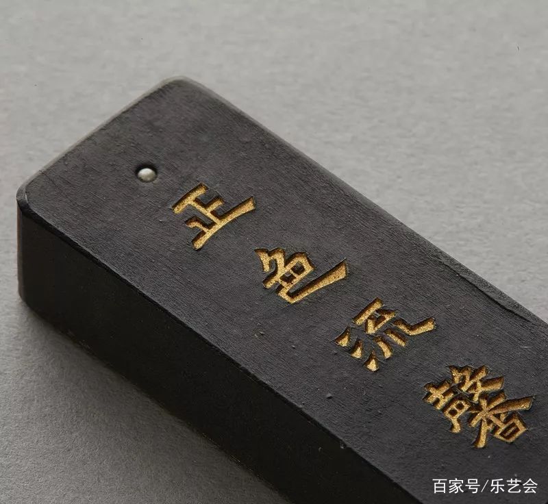 墨■朱墨【茹古堂】嘉慶年製 龍紋 金彩 古墨 唐墨 書道道 時代物 高級品銘墨■ 墨□朱墨【茹古堂】嘉慶年製 龍紋 金彩 古墨 唐墨 書道道 時代物