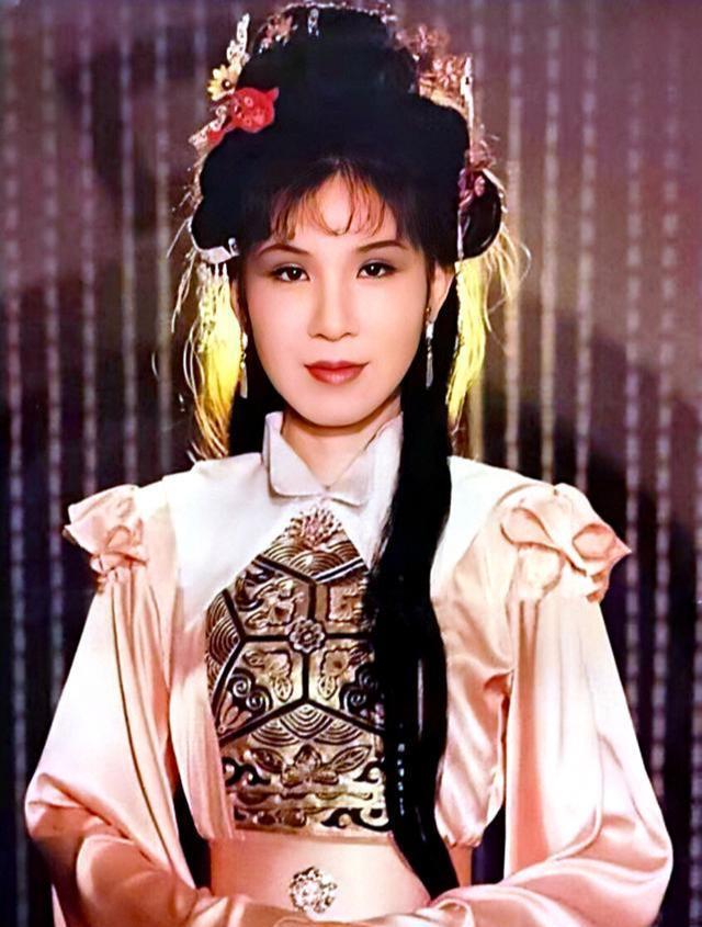  p data-id="go1d270quq">杨钧钧,1956年出生于中国台湾省,中国 a