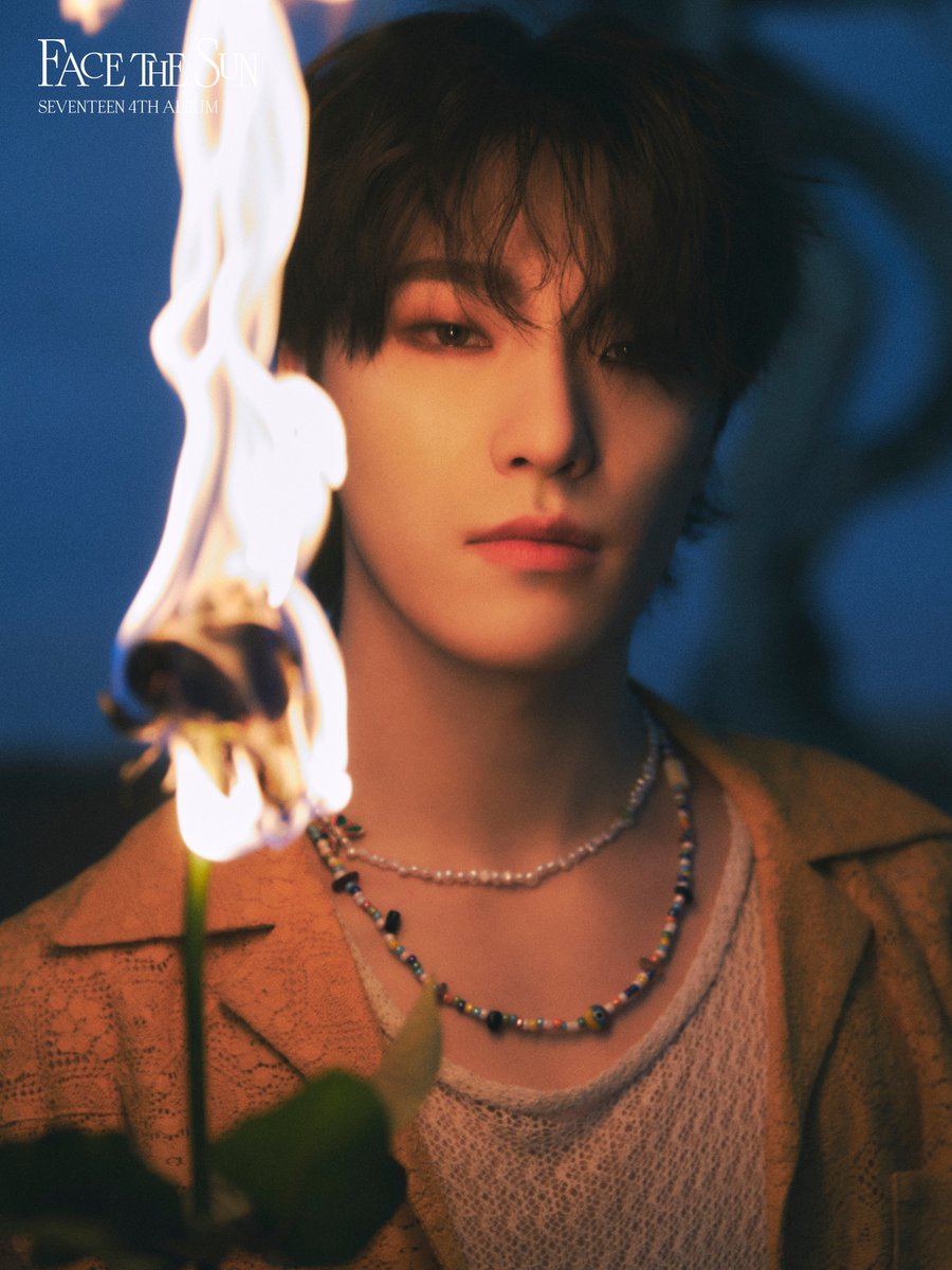 李灿(      ),艺名dino(      ),1999年2月11日出生于韩国全罗北道益