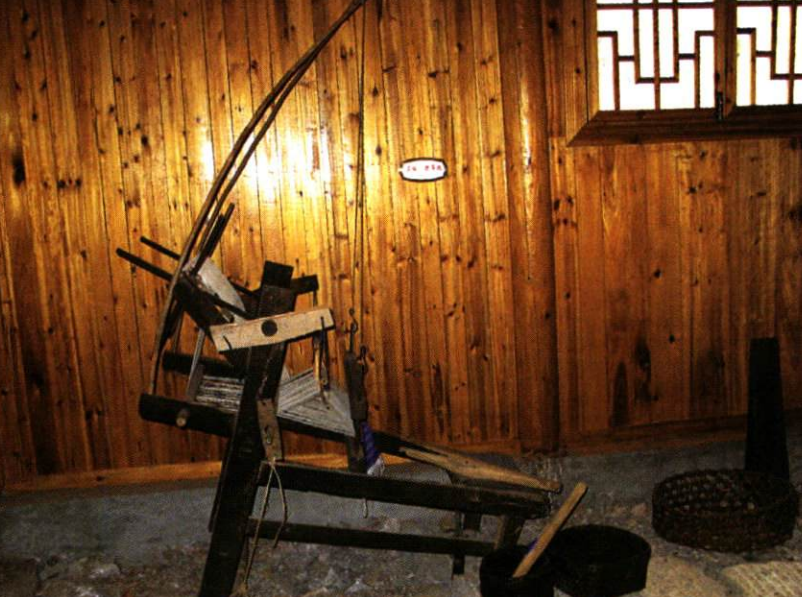  p>那坡黑衣壮生态博物馆,位于广西壮自治区那坡县龙合乡境内龙合共合