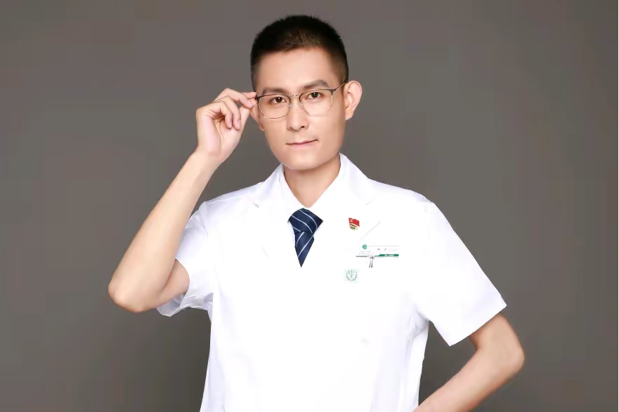  p>杨永,男,中西医结合肿瘤学博士.