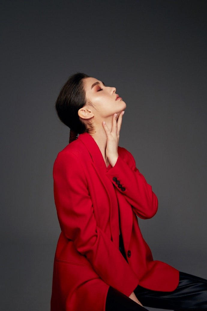  p>恩美,1994年出生,中美混血,毕业于 a target="_blank" href="/item