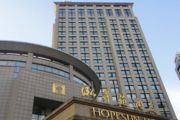  p>江阴泓升苑酒店位于市中心商业枢纽,江阴长江大桥,轮渡码头和沪宁