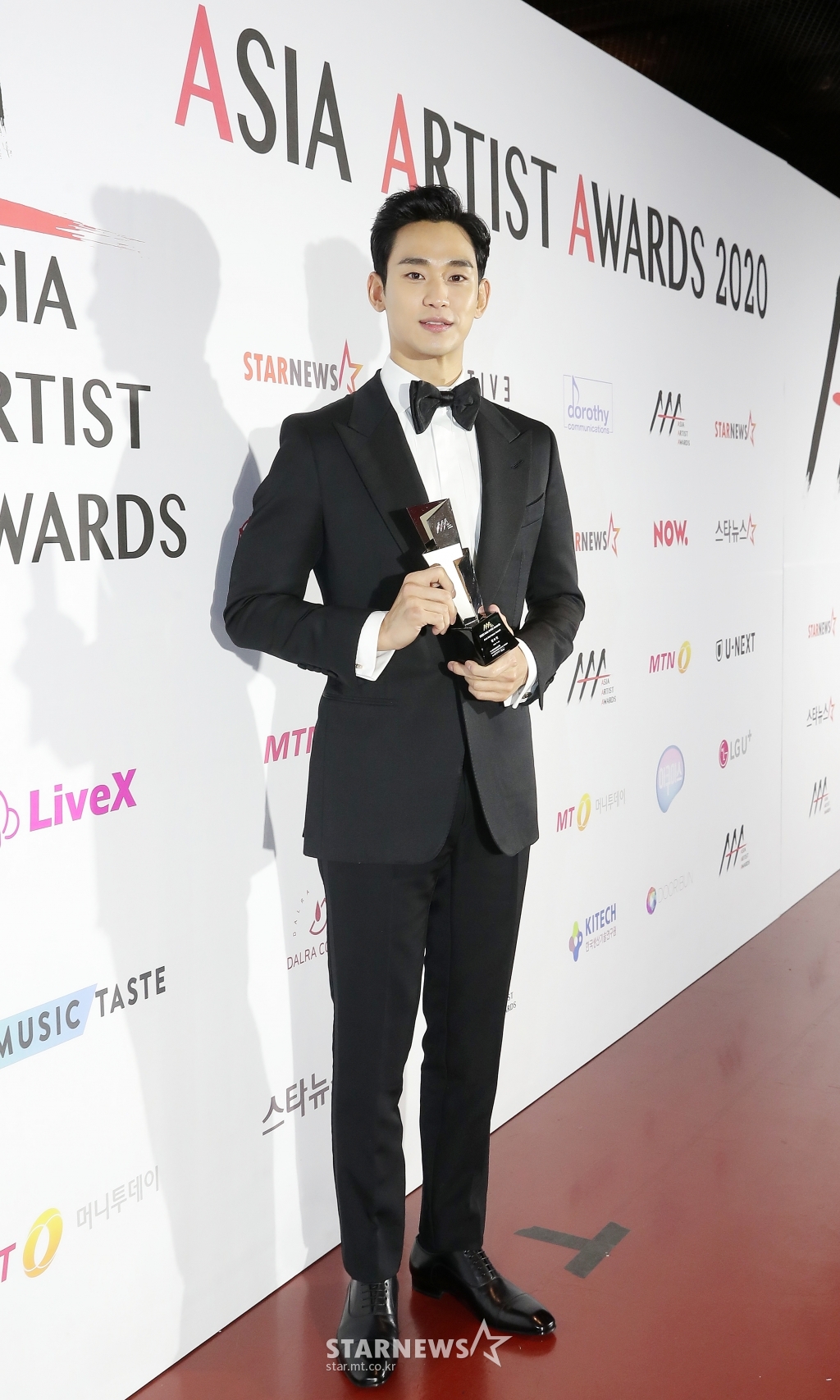  p>金秀贤,1988年2月16日出生于韩国首尔,韩国男演员.