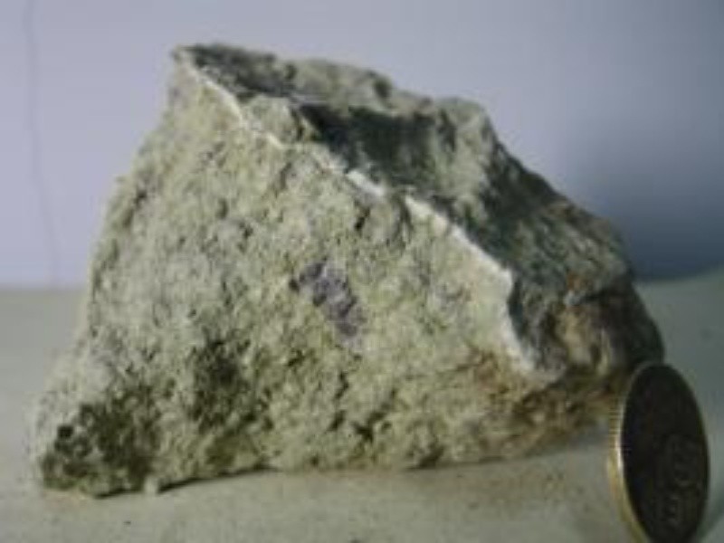 碳酸盐化斑状金伯利岩