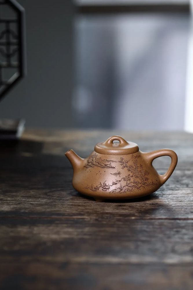 92q">子冶石瓢壶是 a target="_blank" href="/item/杨彭年/3659275"