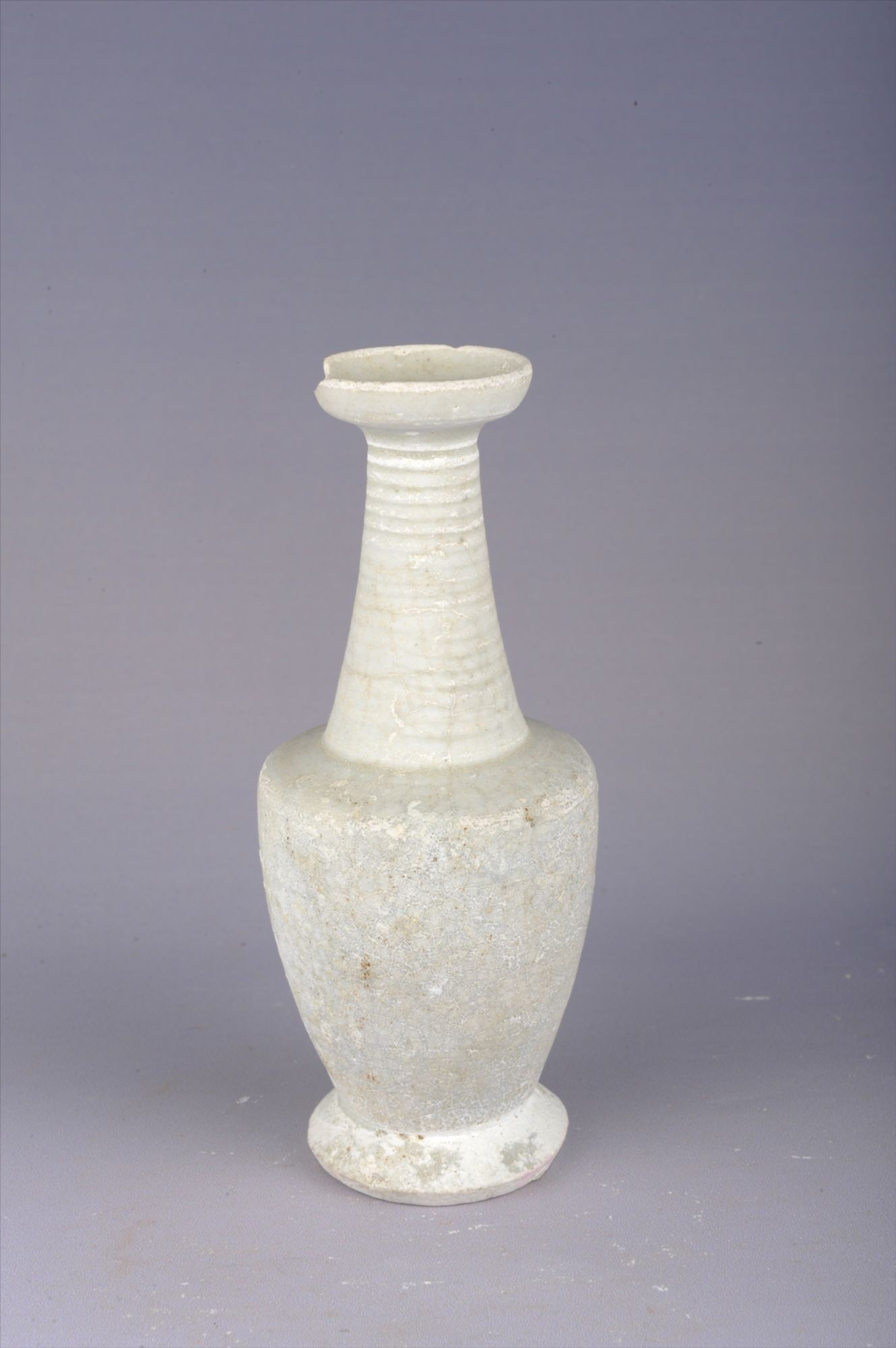 宋代青白釉弦纹盘口瓷瓶