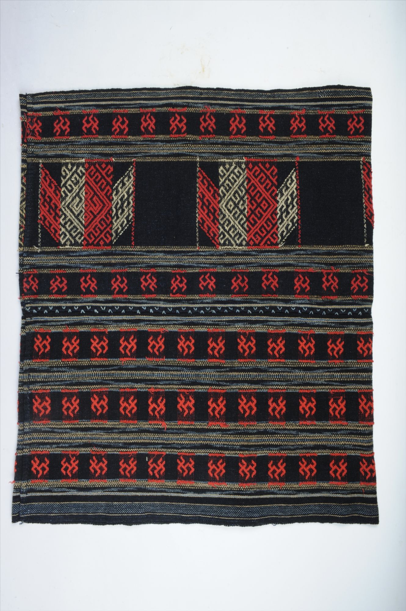 现代黎族杞方言女子筒裙