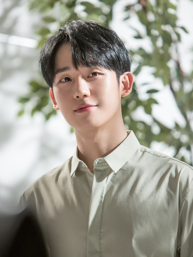 丁海寅(韩文名:         ;英文名:jung hae in),1988年4月1日出生于