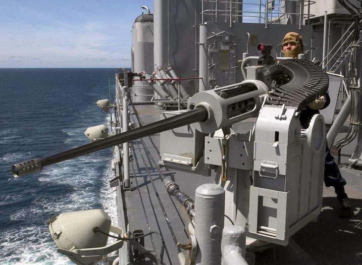  p>m242型"大毒蛇"25毫米链式机关炮.