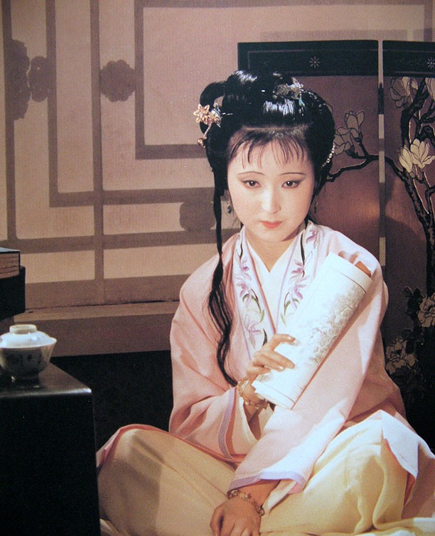 ">红楼梦 /a>》的 a target="_blank" href="/item/女主角/79185"