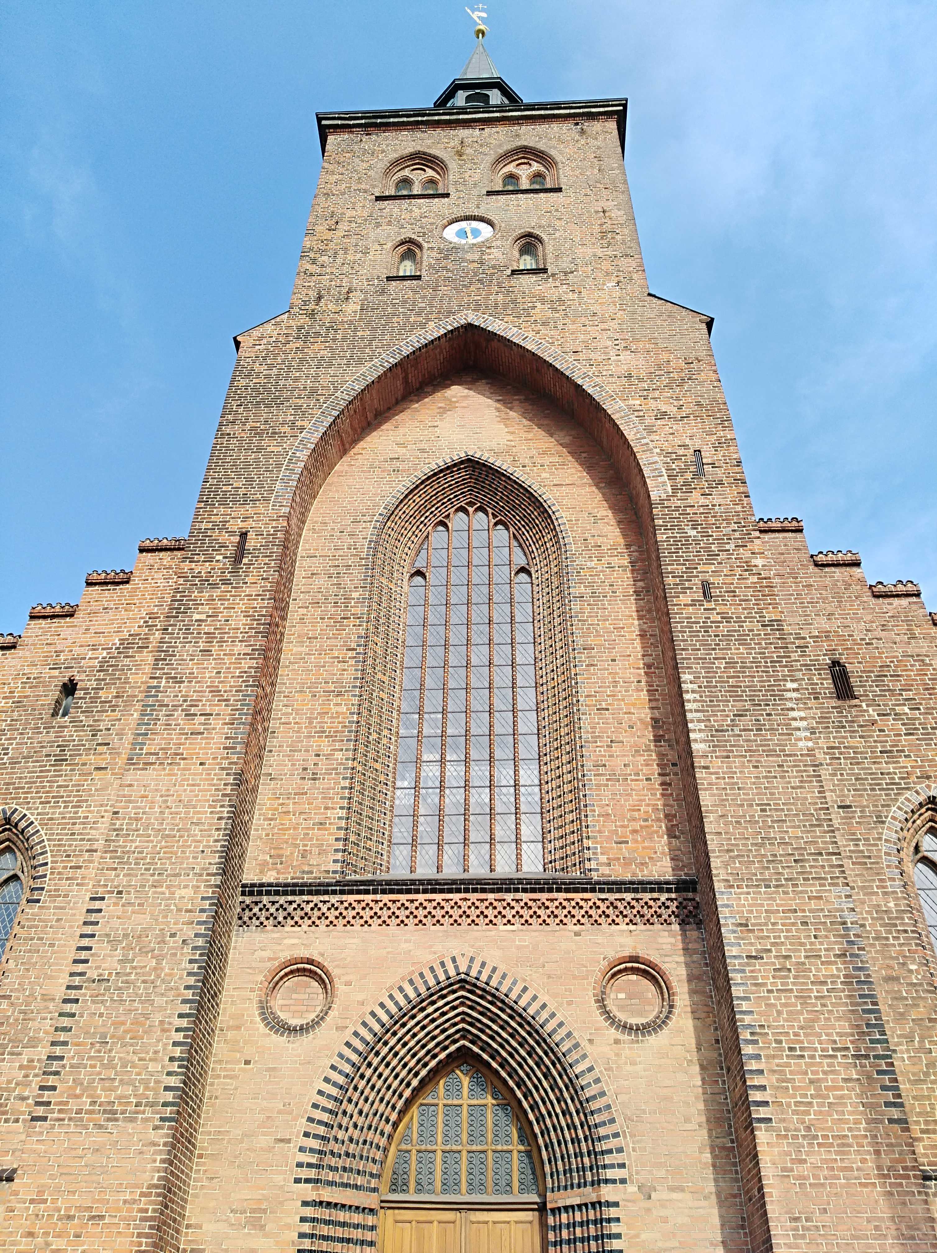  p>欧登塞( a href="#" data-lemmaid="3546141">丹麦语 /a>:odense)