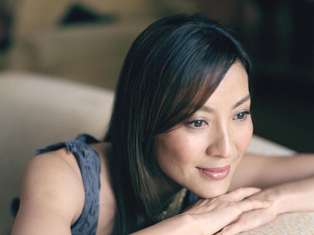  p>杨紫琼(michelle yeoh),1962年8月6日出生于马来西亚霹雳州怡保