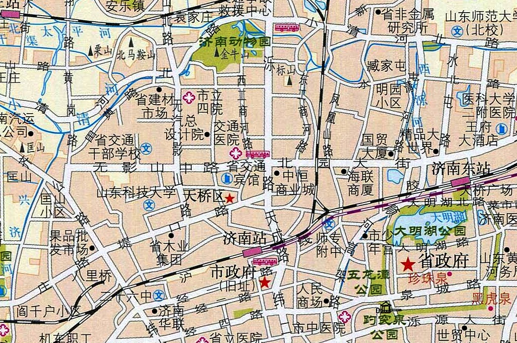  p>大明湖,山东省济南市区湖泊,济南三大历史名胜之一.