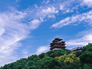 吴山广场,位于杭州市 a target="_blank" href="/item/上城区">上城区