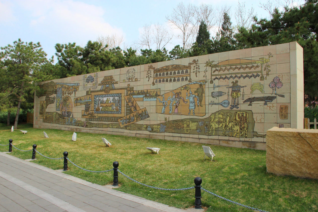 公园是在 a target="_blank" href="/item/元大都土城遗址/3287160"