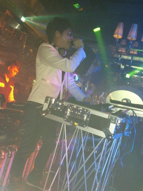  p data-id="gnyudulvnq">djbobo,广东人,歌手,曾经是乐队鼓手,1998年