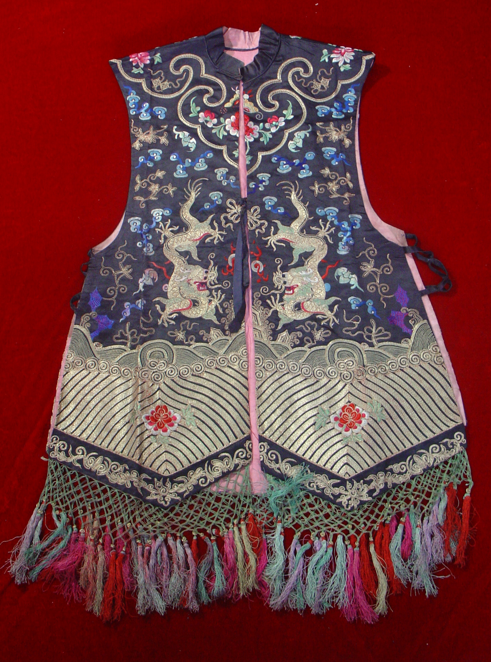 清盘金绣二龙戏珠纹霞帔