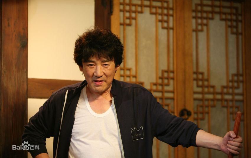 id="6815563">朴基雄 /a>, a href="#" data-lemmaid="8338724">李