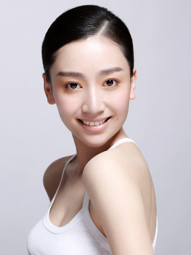 054ullu">冯家妹,1986年9月17日出生于重庆市,中国内地流行乐女歌手