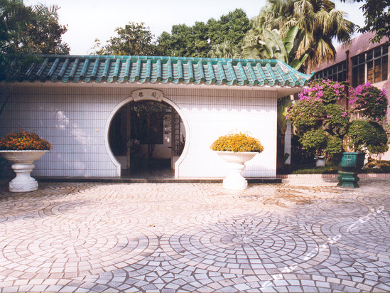  p data-id="gnhg80fla2">深圳迎宾馆坐落在东门商业区,1988年开业