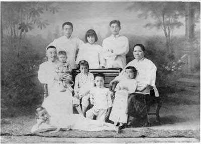 她共生育了六子六女,其中一子二女早殇.黄炎培说她