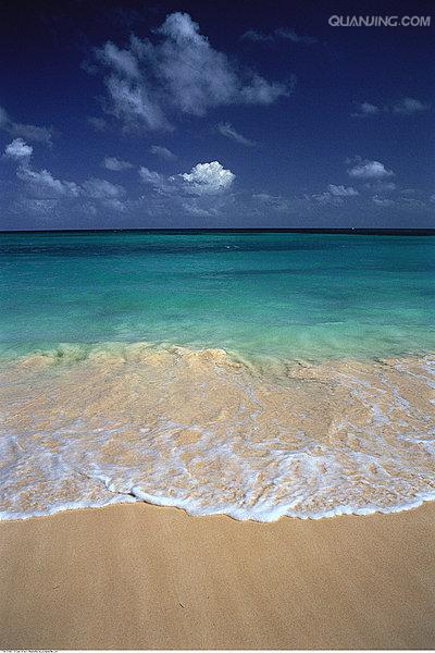  p>马尾藻海位于北大西洋环流中心的美国东部海区,约有2000海里长