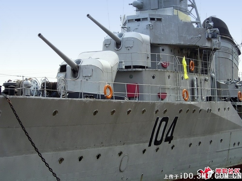  p>b-13型舰炮,为苏制130毫米/50倍径低仰角单管舰炮,是苏联在上世纪