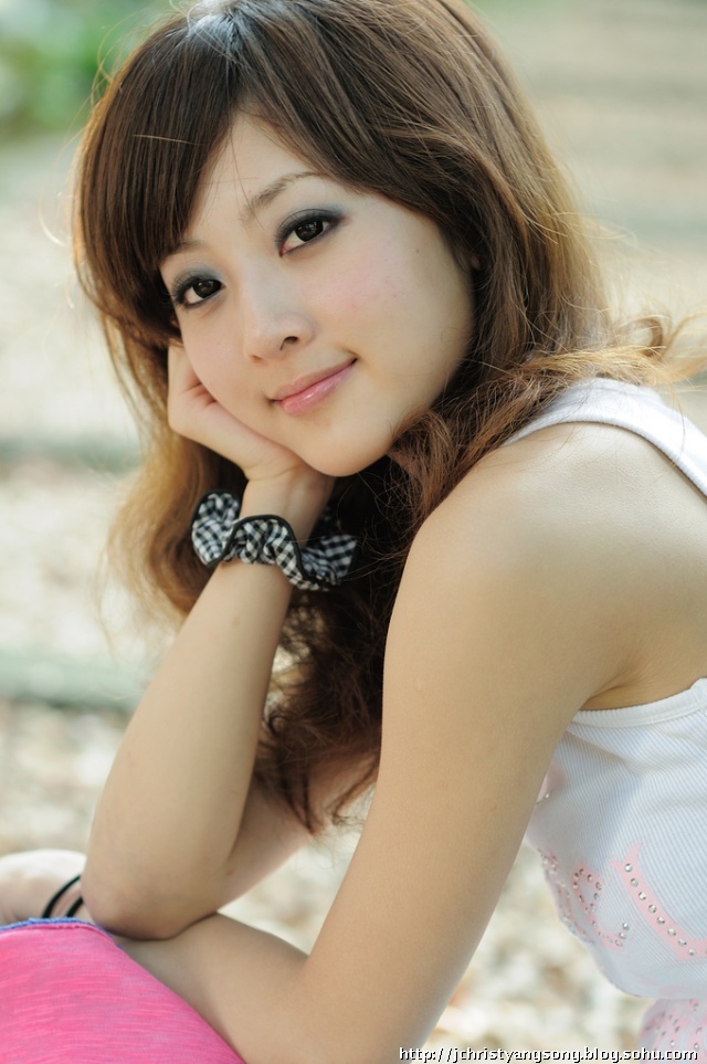  p>张凯洁,又叫果子mm,本名张允霏,英文名mikako,1984年出生于中国 a