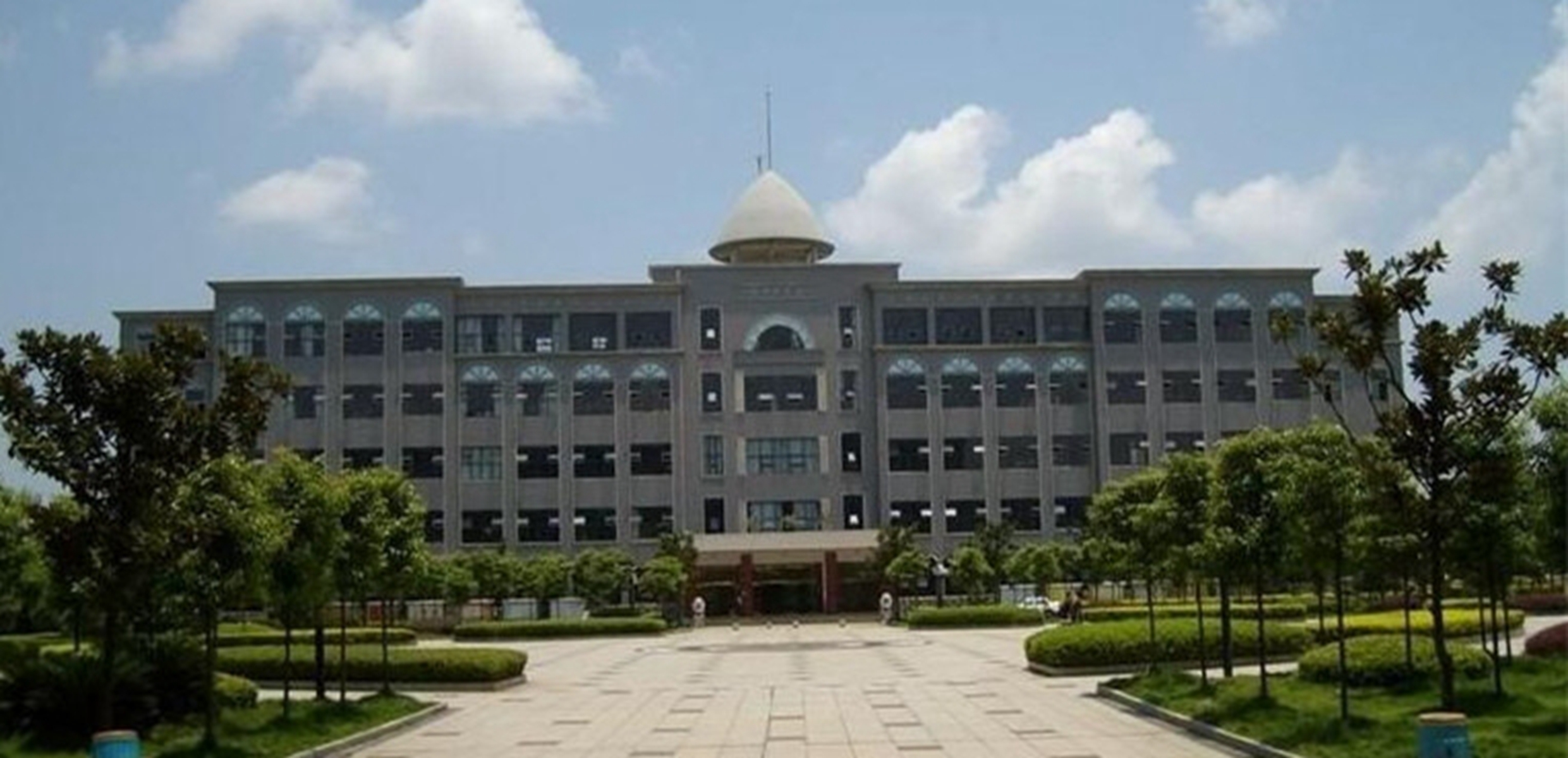  p>长沙医学院是经国家 a target="_blank" href="/item/教育部">教育