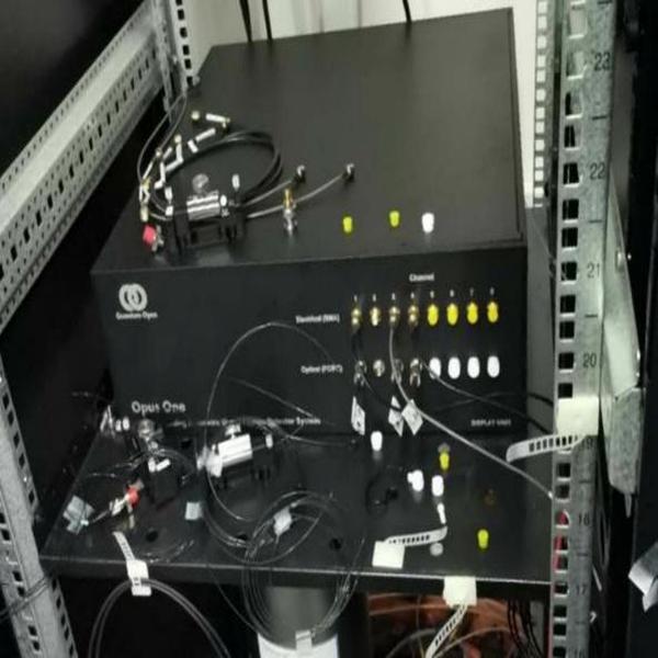 900nm超导单光子探测系统