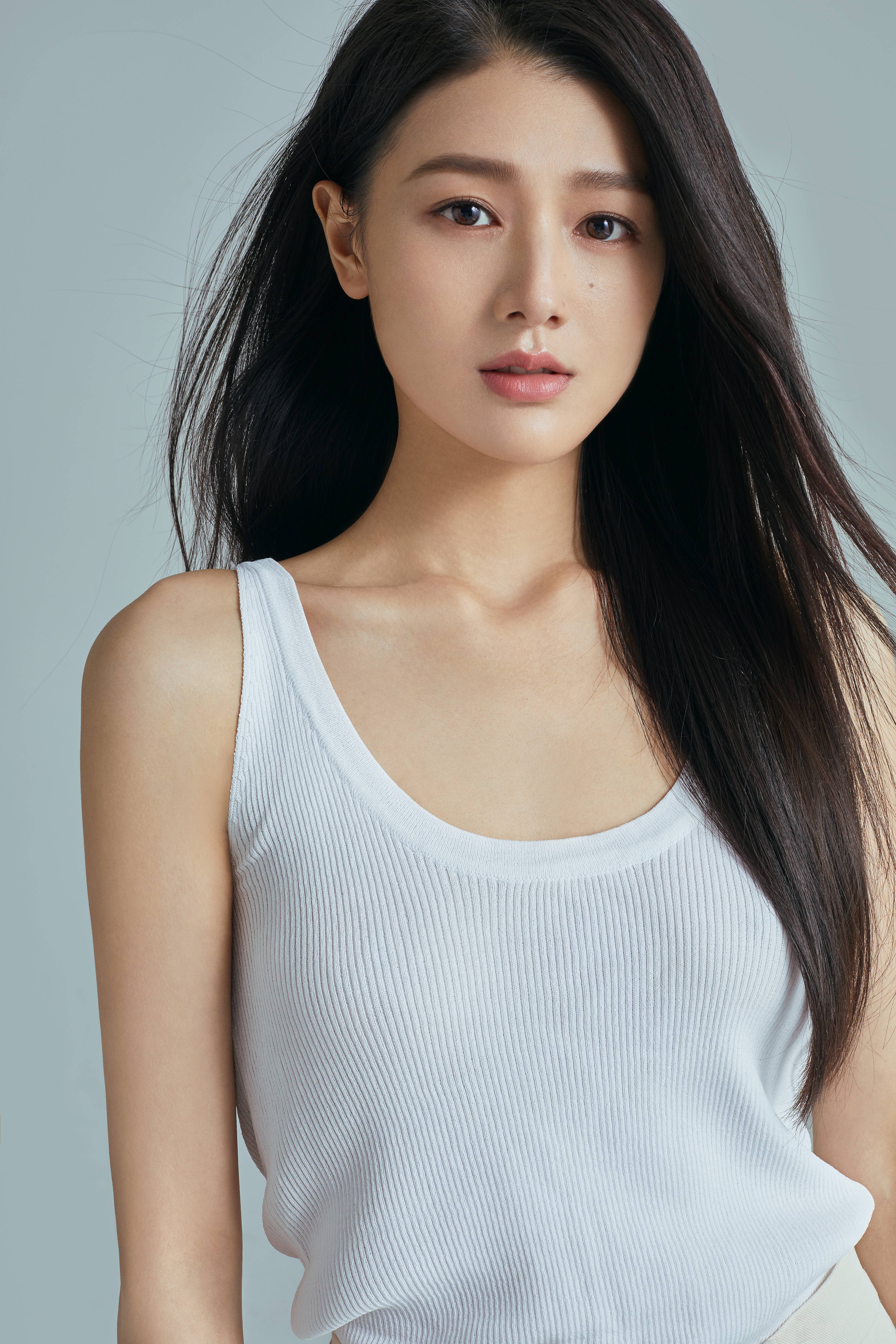  p data-id="gnbjq0qg2g">余冰慧,女,中国内地