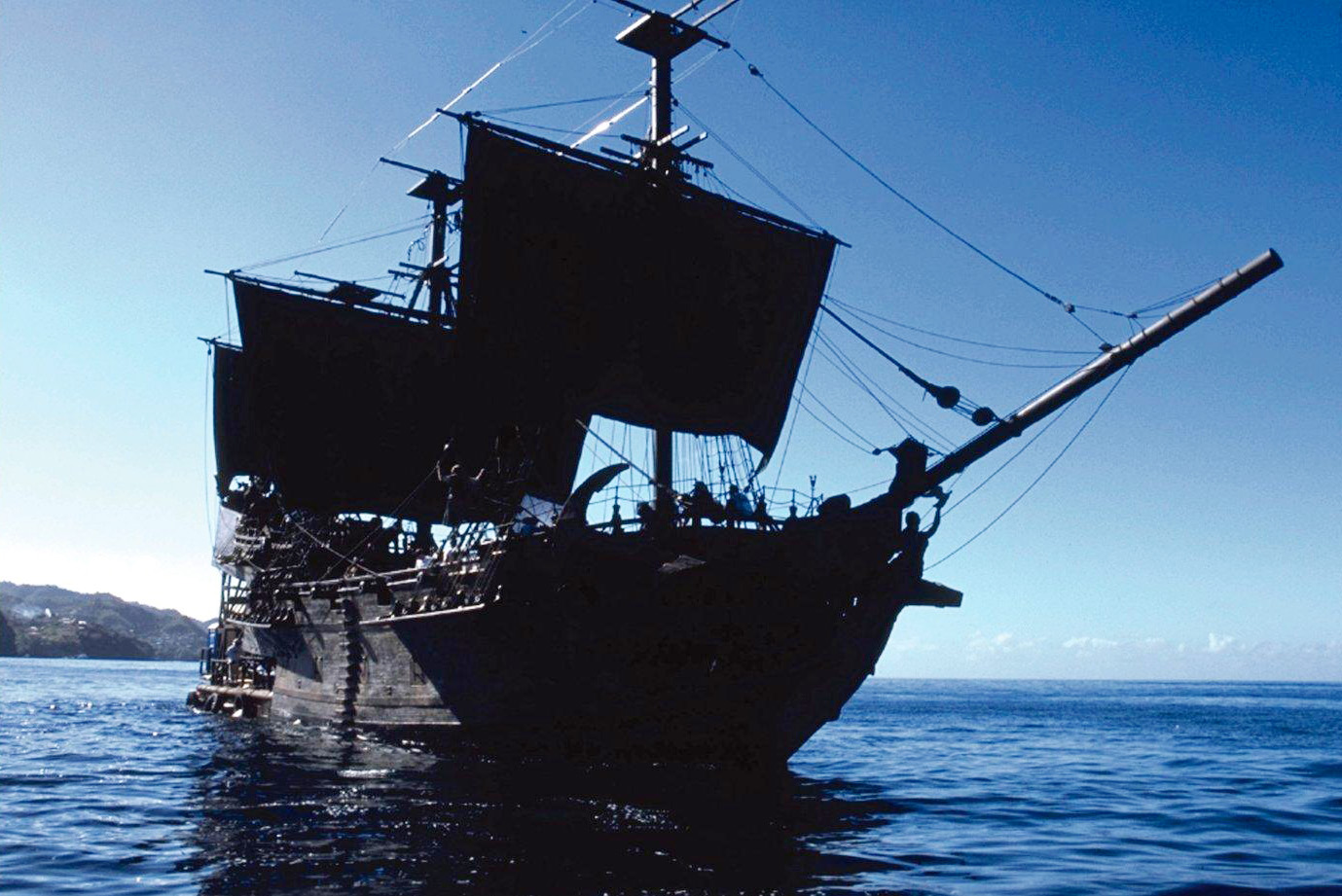  p>《加勒比海盗:黑珍珠号的诅咒》(pirates of the caribbean: the