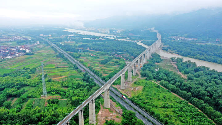  p> span class="ref" data-ctrid="2jzt4o7ahpt">金台铁路(jinhua