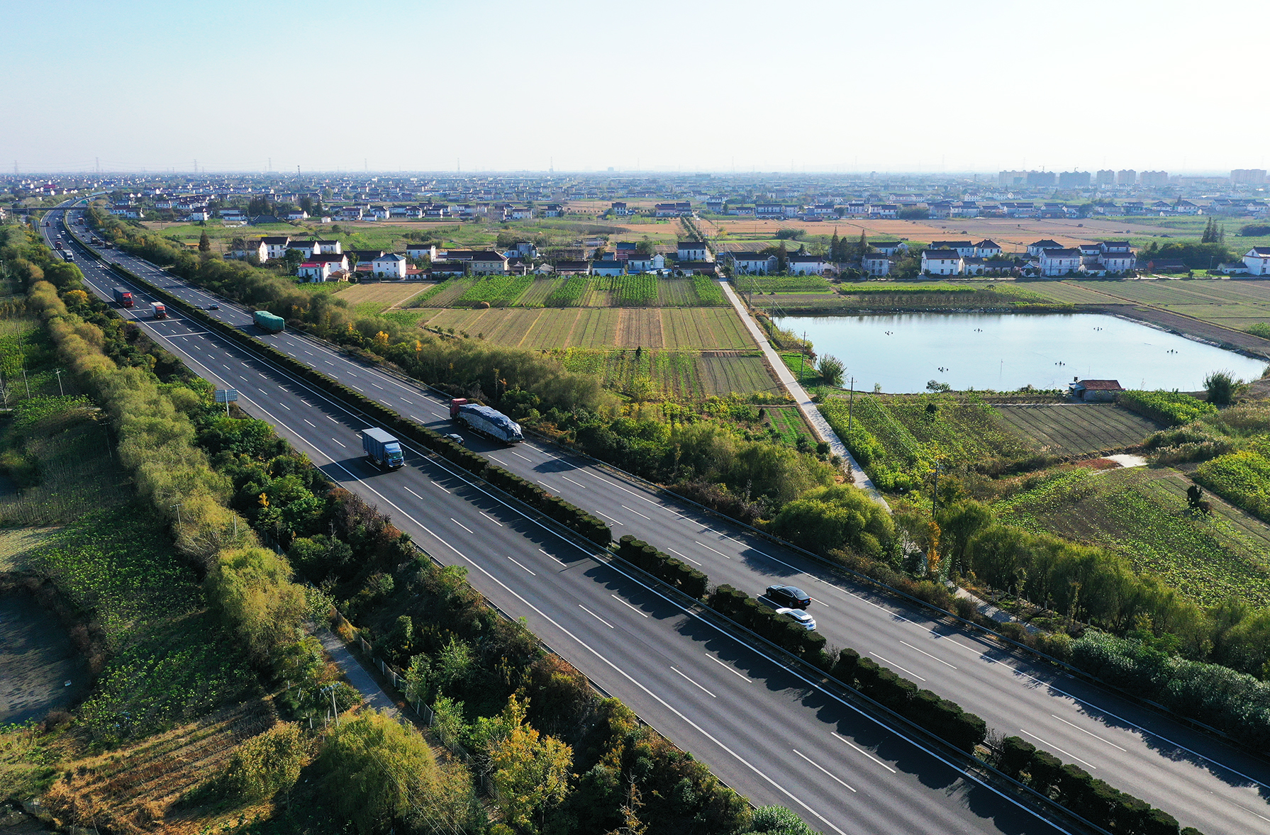  p>沈阳—海口高速公路,简称"沈海高速",又称"沈海高速公路",为 a
