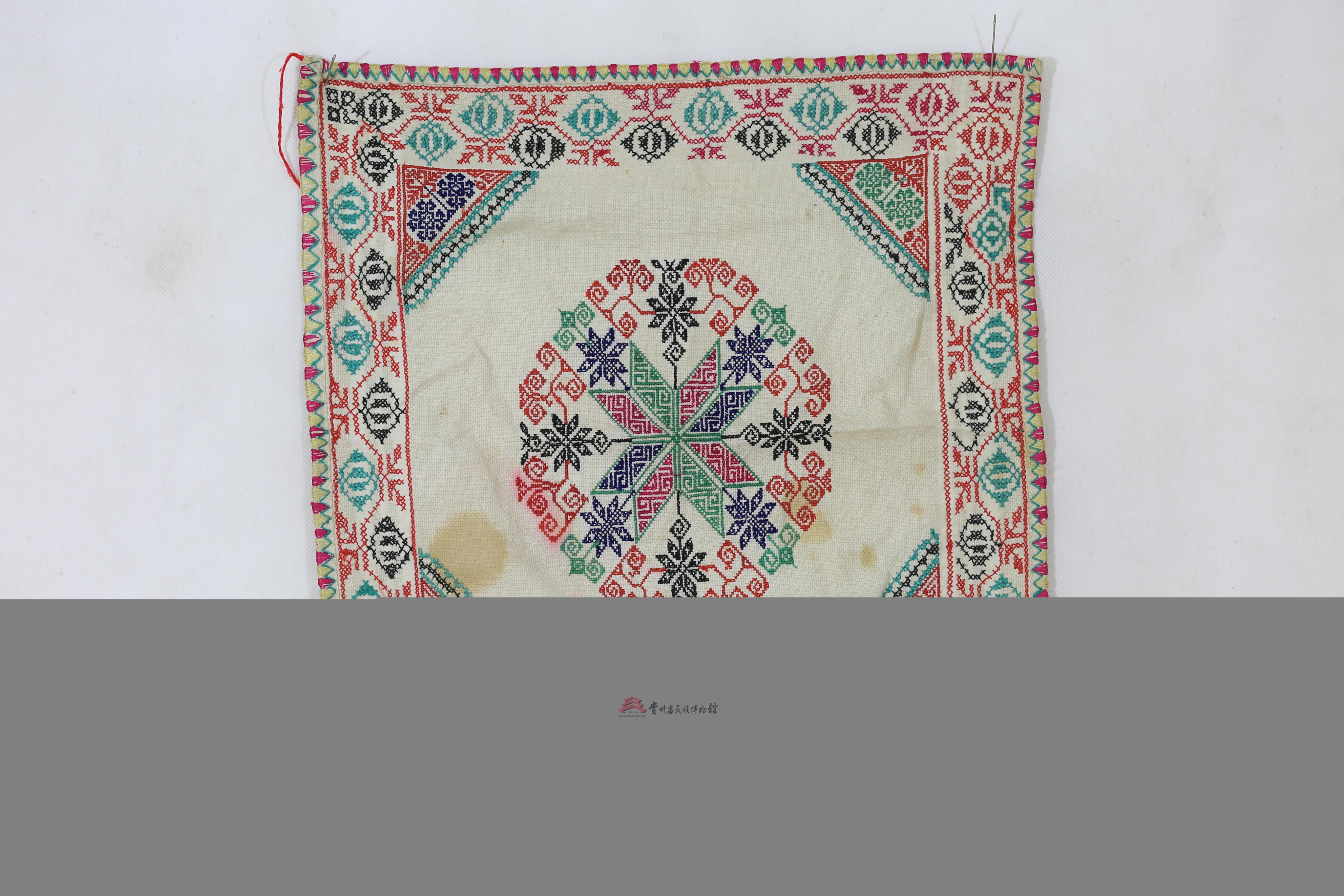 当代遵义汇川苗族挑花八角花纹头帕