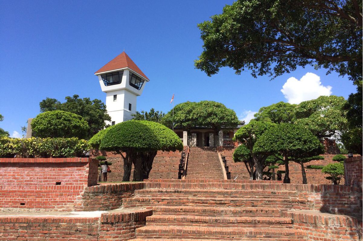  p data-id="gnx4p59h8d">安平古堡位于中国 a target="_blank" href=