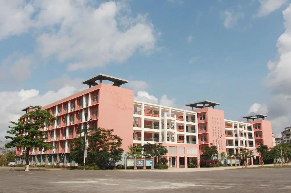 海南省定安县定安中学