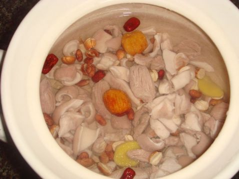 小麦红枣猪肚汤