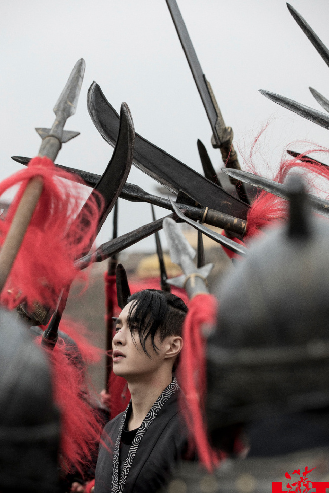 ">《莲(lit)》是 a target="_blank" href="/item/张艺兴/3435810"