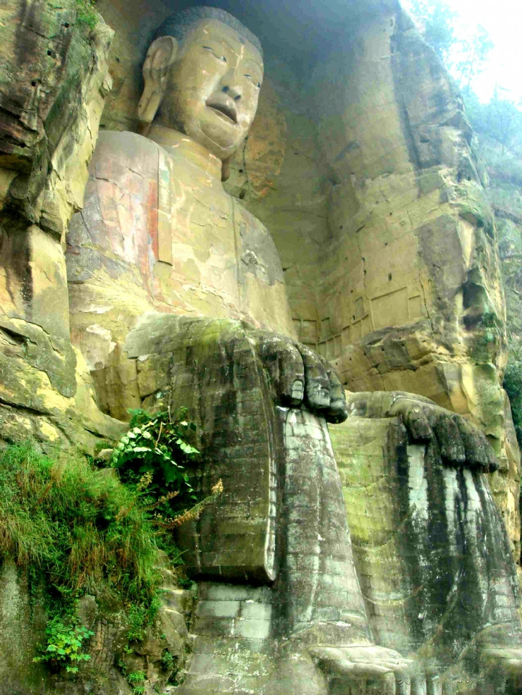 半月山大佛