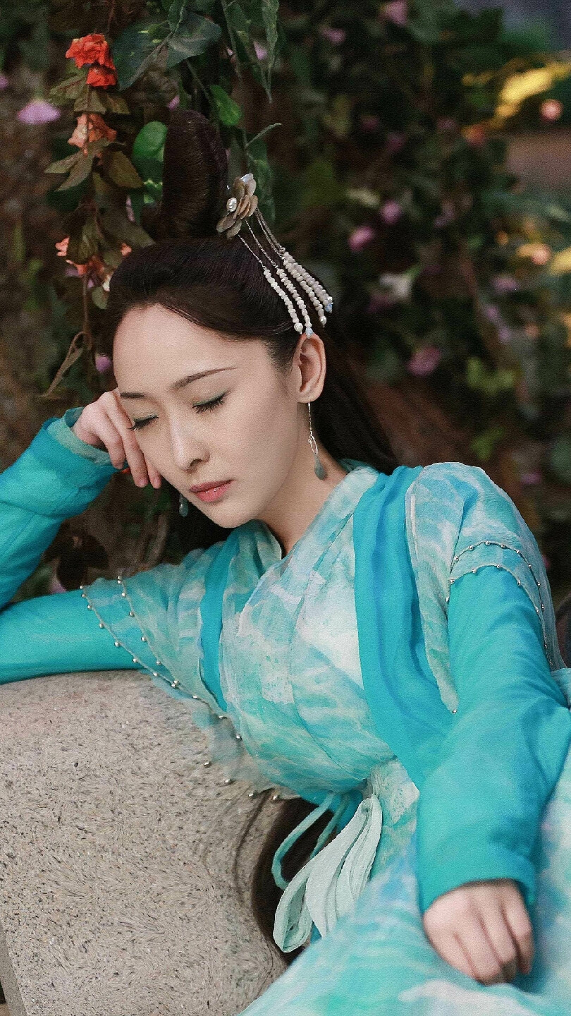  p data-id="sz0htriuepni">小青,女,古装神话剧《 a target="_blank"