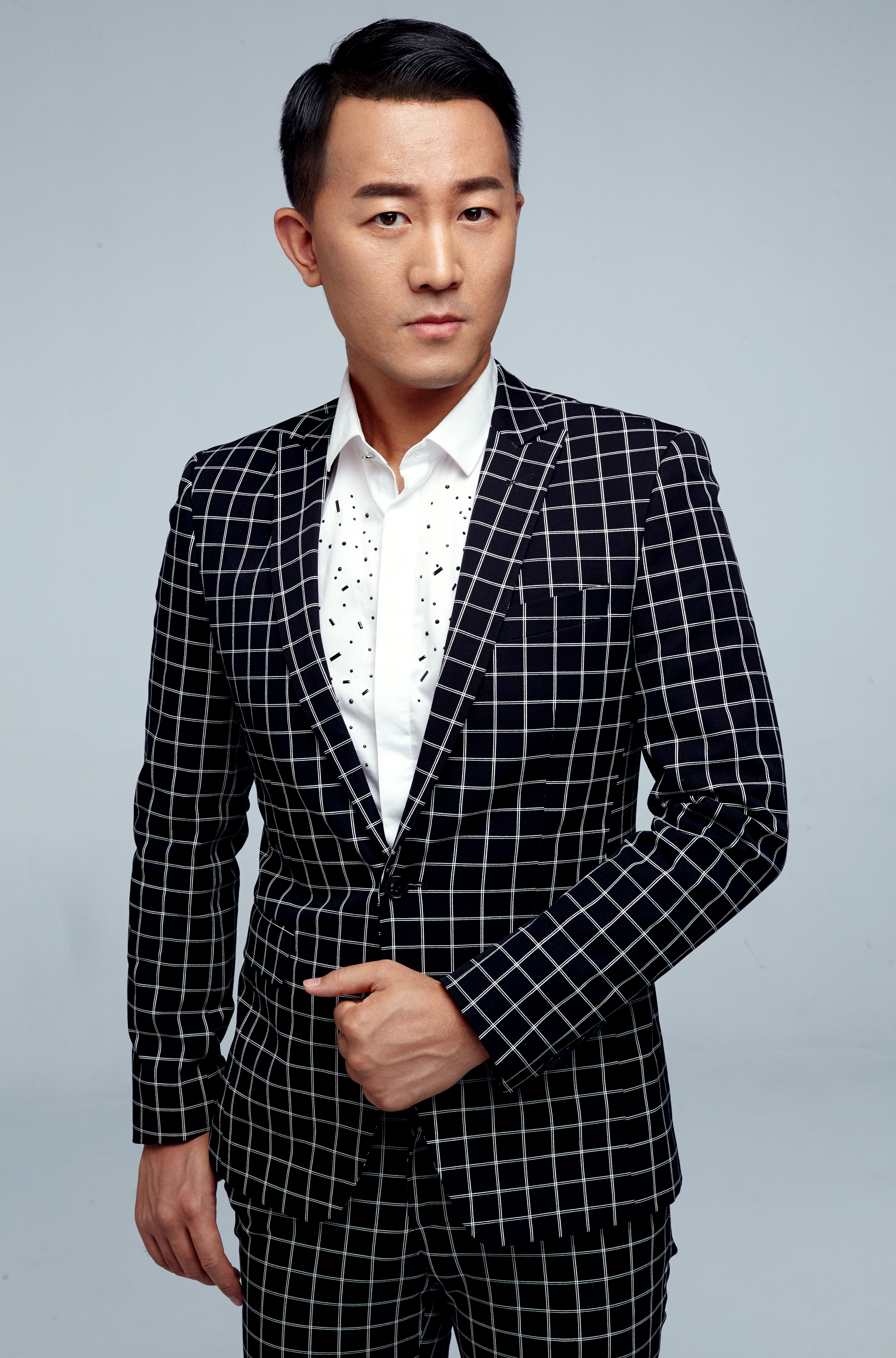  p data-id="gnwz6qisgs">王磊,空政电视艺术中心演员.